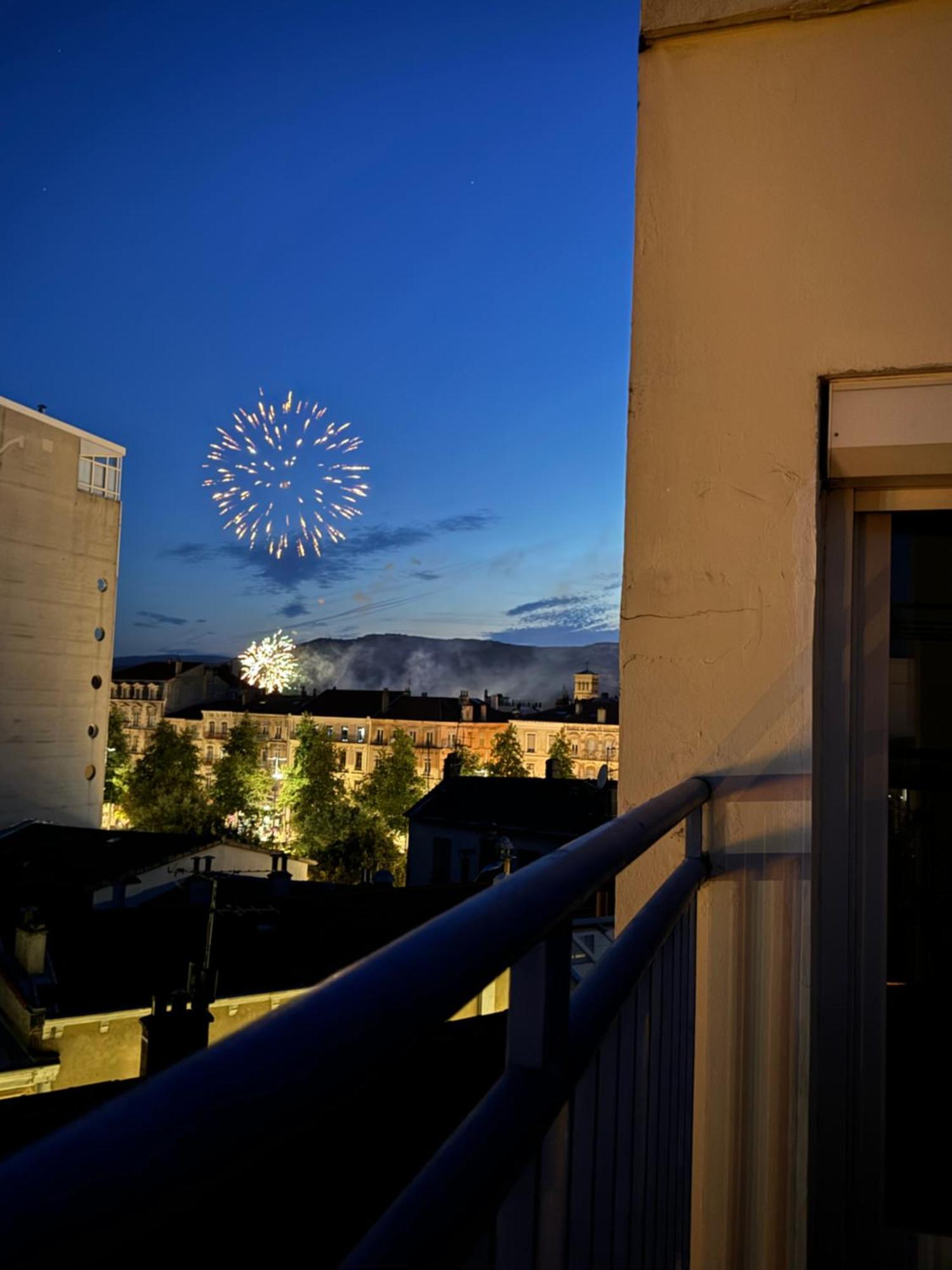 Appartement Terrasse Au Coeur De Valence 54 מראה חיצוני תמונה